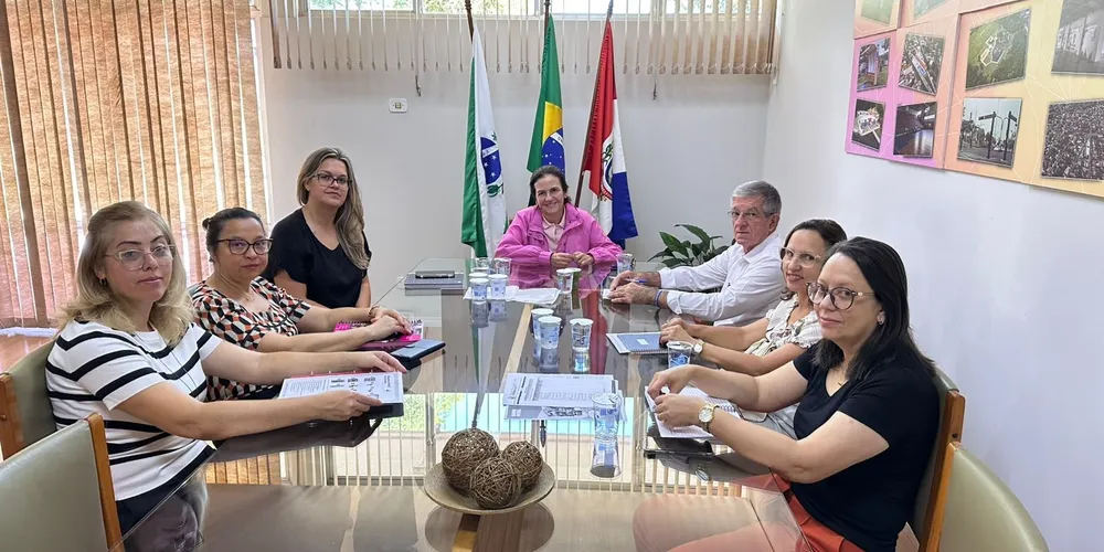 Rita Araújo se reuniu com o secretário municipal de Educação, Dr. Eros Danilo Araújo, e representantes das secretarias de Educação, Procuradoria e Administração em janeiro, para debater à respeito dos kits escolares.