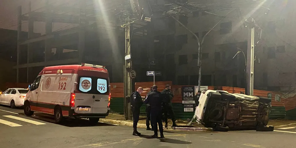 Colisão envolvendo um Fiat Strada e um Jetta aconteceu no Centro de Ponta Grossa