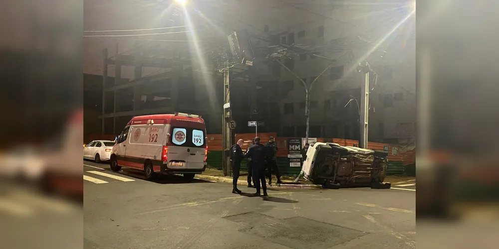 Colisão envolvendo um Fiat Strada e um Jetta aconteceu no Centro de Ponta Grossa