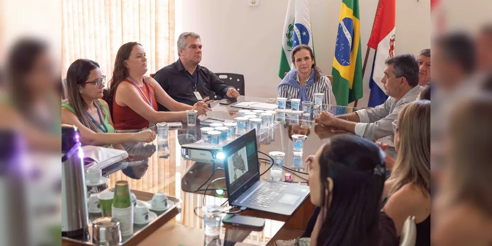 A prefeita Rita Araújo se reuniu com representantes de secretarias municipais no gabinete da Prefeitura Municipal