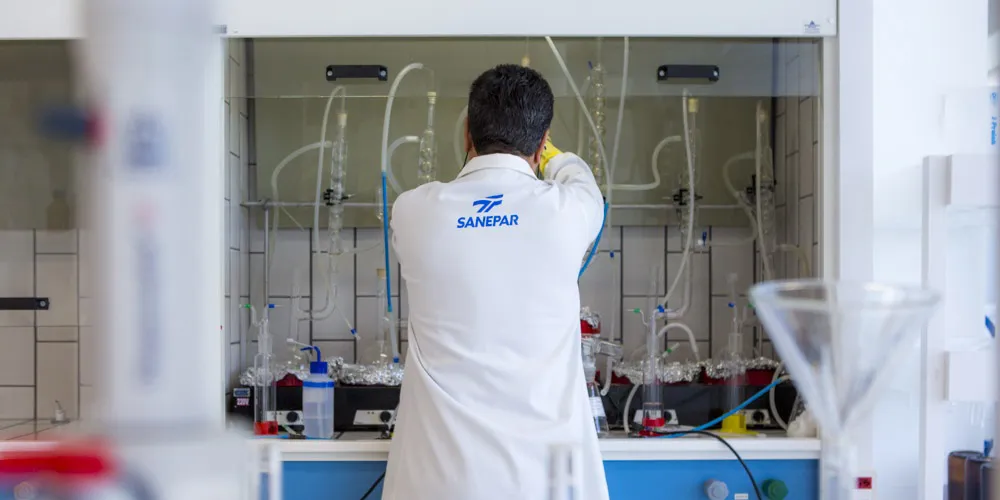 Sanepar garante qualidade da água com 7 milhões de análises