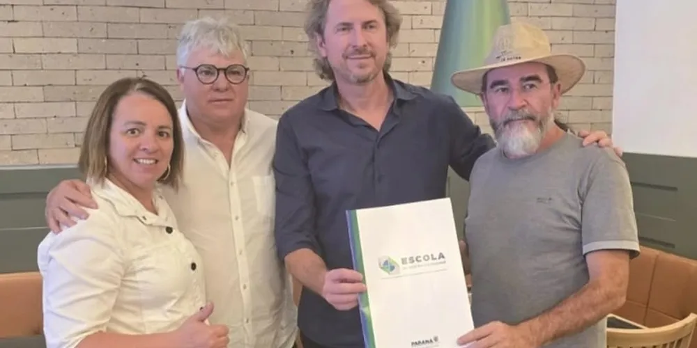 O prefeito eleito de Palmeira, Altamir Sanson (PSD), e seu vice eleito, José Ailton Vasco (PSD), estiveram em Curitiba onde se reuniram com o deputado federal Zeca Dirceu (PT)