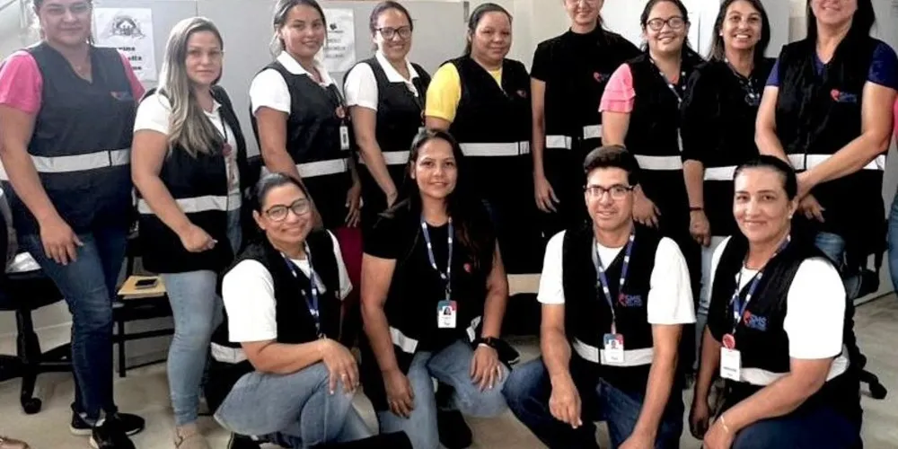 Foram distribuídos coletes de identificação, camisetas, calças, crachás, bonés, bolsas e aparelhos de pressão arterial