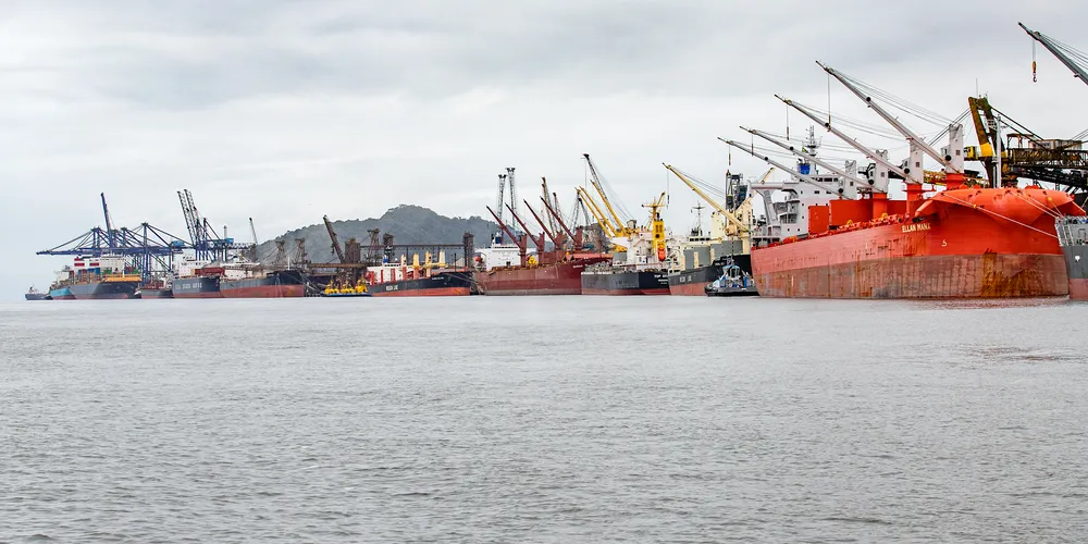 As importações lideraram o crescimento no período