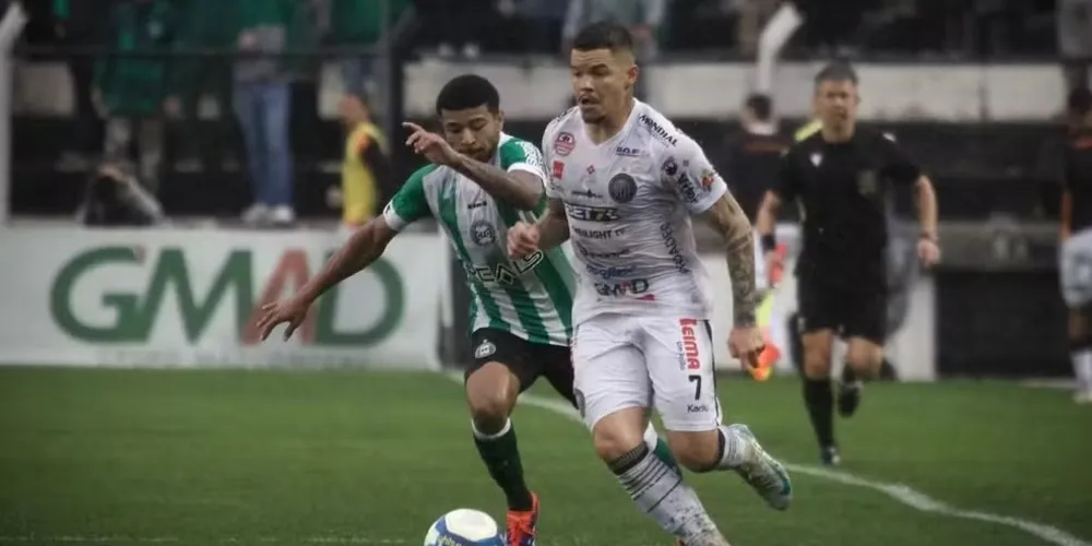 Equipes entram em campo nesta terça-feira (11), às 20 horas, no Couto Pereira.