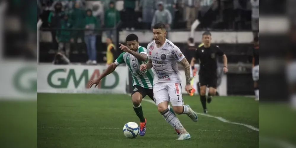 Equipes entram em campo nesta terça-feira (11), às 20 horas, no Couto Pereira.