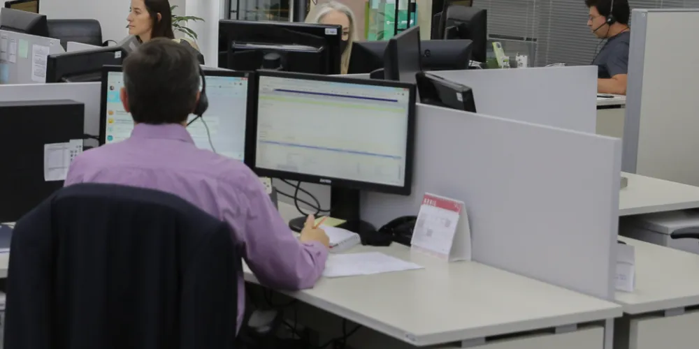 Entre as vagas ofertadas que não exigem experiência está assistente de mídias sociais