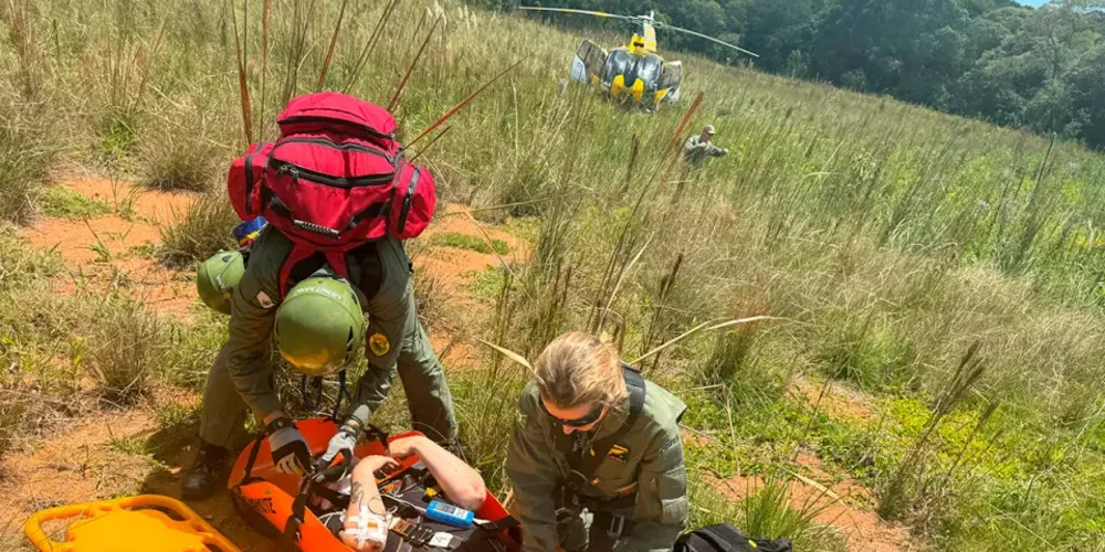 Ele foi resgatado, através da técnica de extração de carga viva em ambientes de difícil acesso