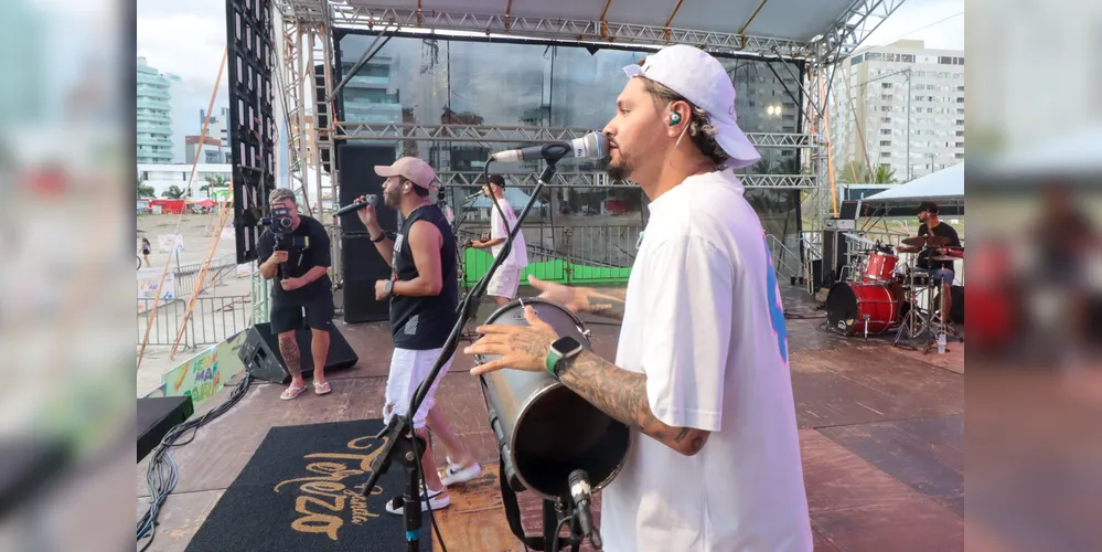 A banda Terezo durante a apresentação do seu show dentro da programação do Palco Sunset no Verão Maior Parana, em Matinhos