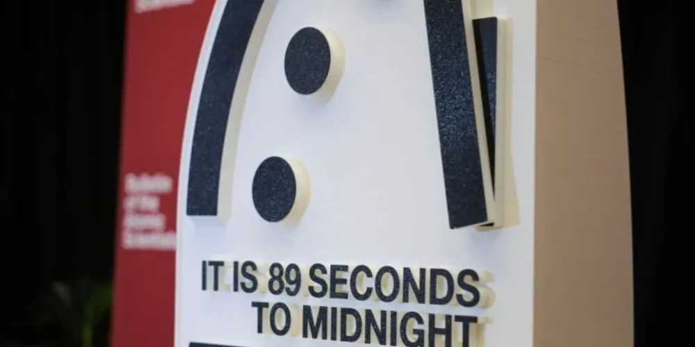 'Relógio do Juízo Final' foi criado para alertar o público sobre a proximidade da destruição do mundo pela humanidade
