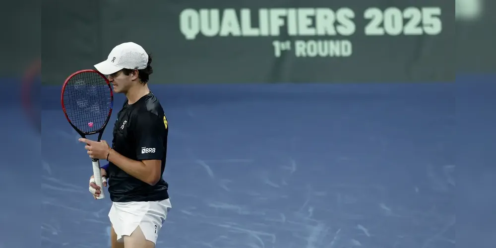 O primeiro revés foi de 2 sets a 0 (parciais de 7/5 e 6/3), de João Fonseca, número 2 do Brasil e 99 do mundo