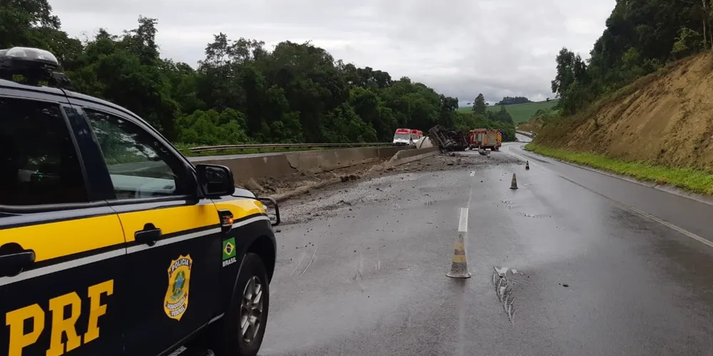 Polícia Rodoviária Federal está no local