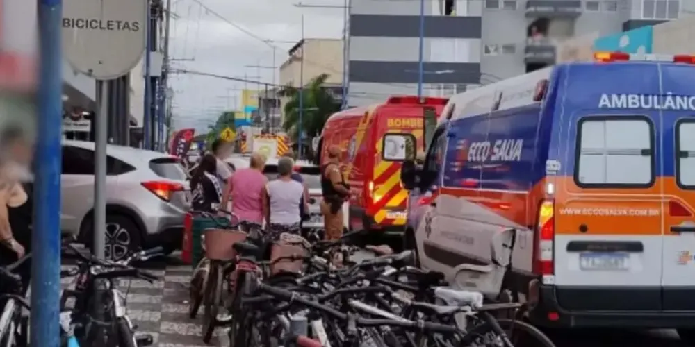 Trabalhador cai de telhado e tem partes íntimas perfuradas