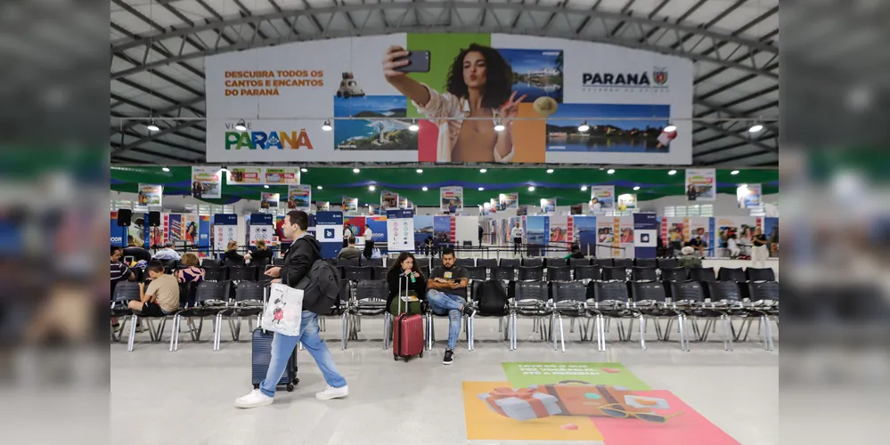 Os destinos do Paraná receberam mais de 894 mil turistas internacionais