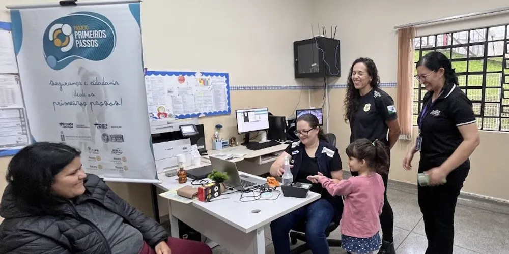 Uma das principais iniciativas é a confecção e renovação de carteiras de identidade para crianças