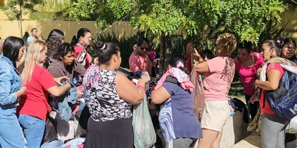 A ação contou com a presença de dezenas de famílias