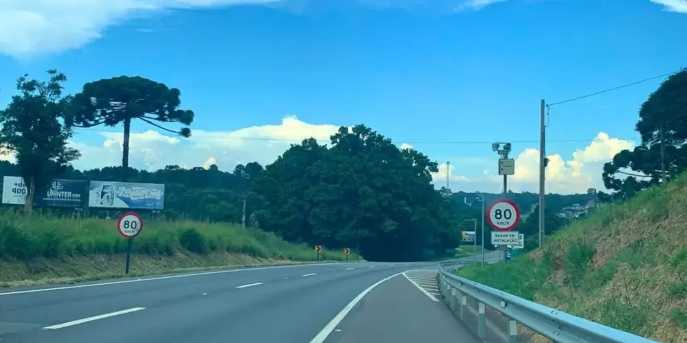 O limite de velocidade varia de acordo com as características de cada trecho