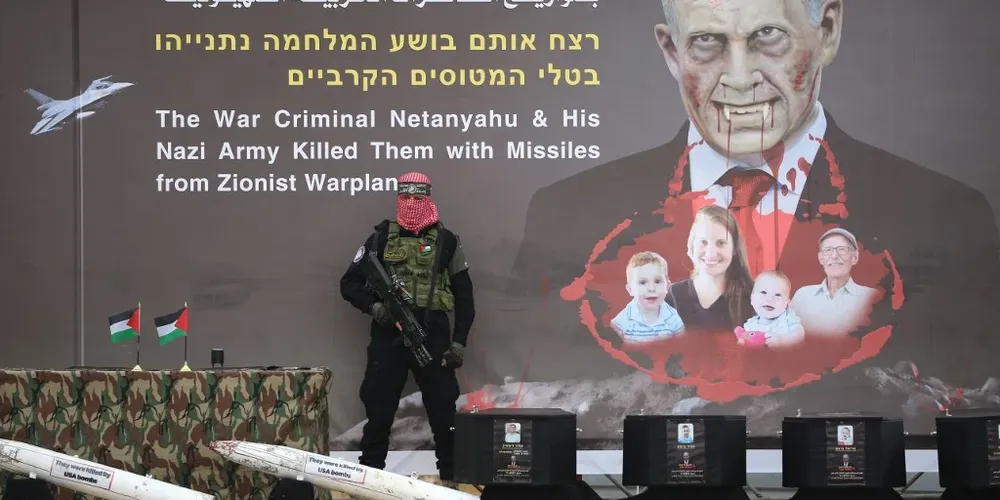 A entrega aconteceu por volta das nove da manhã, no horário local