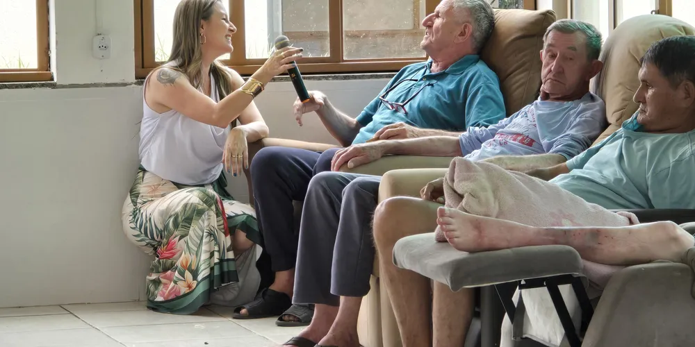 As duas primeiras apresentações aconteceram na Casa do Idoso Paulo de Tarso e na Fundação Educacional Pestalozzi