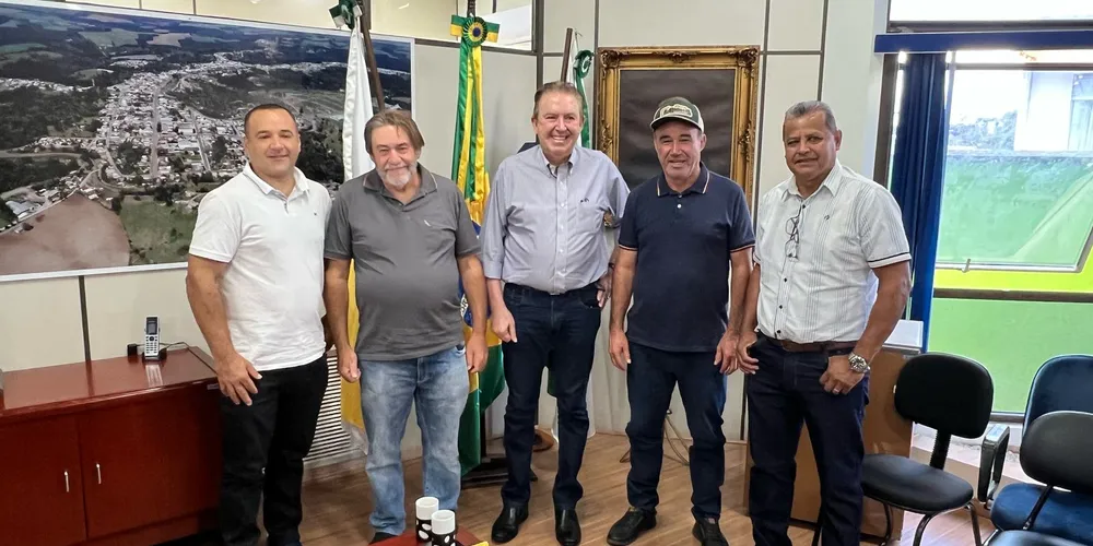 Ivanor Muller, Luciano Ducci e demais lideranças municipais estiveram reunidos.