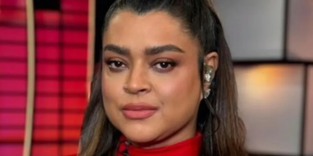 A cantora, que está em tratamento contra um câncer no intestino, foi inicialmente internada no Hospital Copa Star, no Rio de Janeiro, em 1º de abril