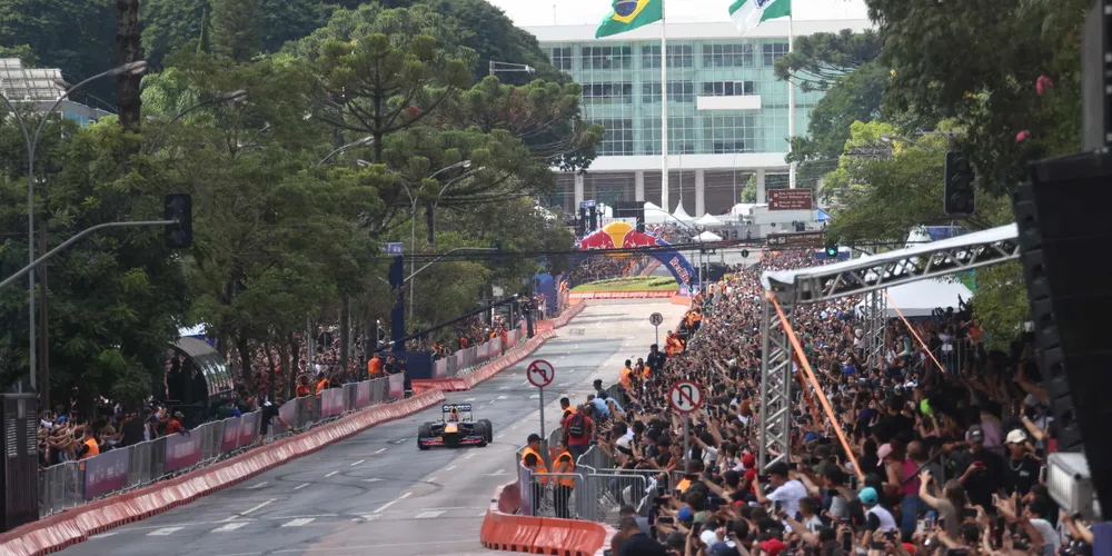 Muita gente veio de outros estados e países vizinhos