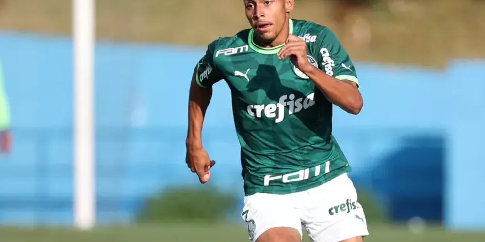 Luighi em ação pelas categorias de base do Palmeiras