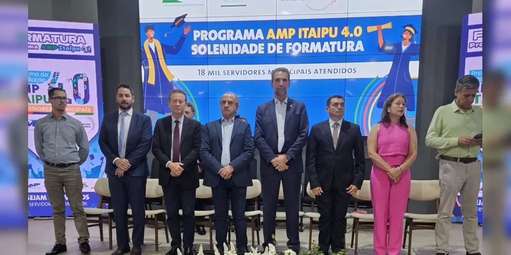 Abrangendo as 399 cidades do Paraná, foram realizadas duas formaturas pelo programa, com presença de diversas lideranças