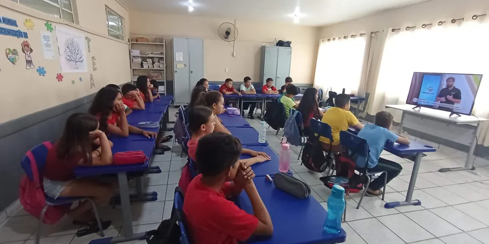 Recurso audiovisual foi ponto de partida para trabalho na turma