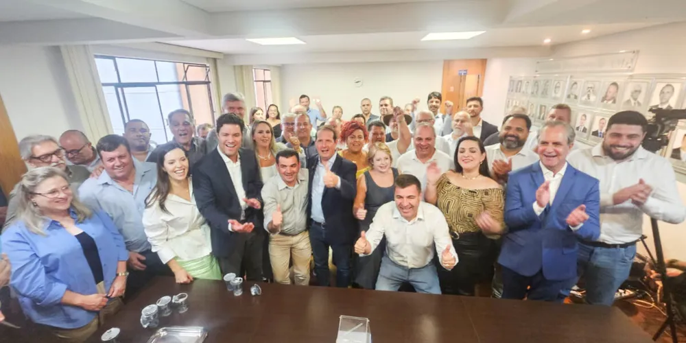 Mais de 150 prefeitos e prefeitas e representantes das 19 associações regionais de municípios estiveram presentes no pleito