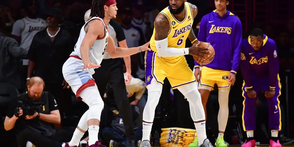Lebron James contra o Denver Nuggets em 2024