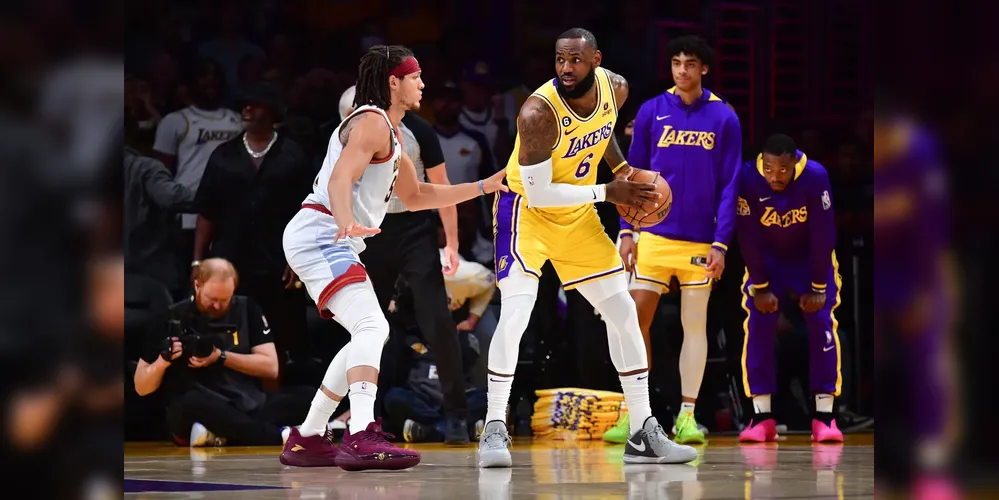 Lebron James contra o Denver Nuggets em 2024