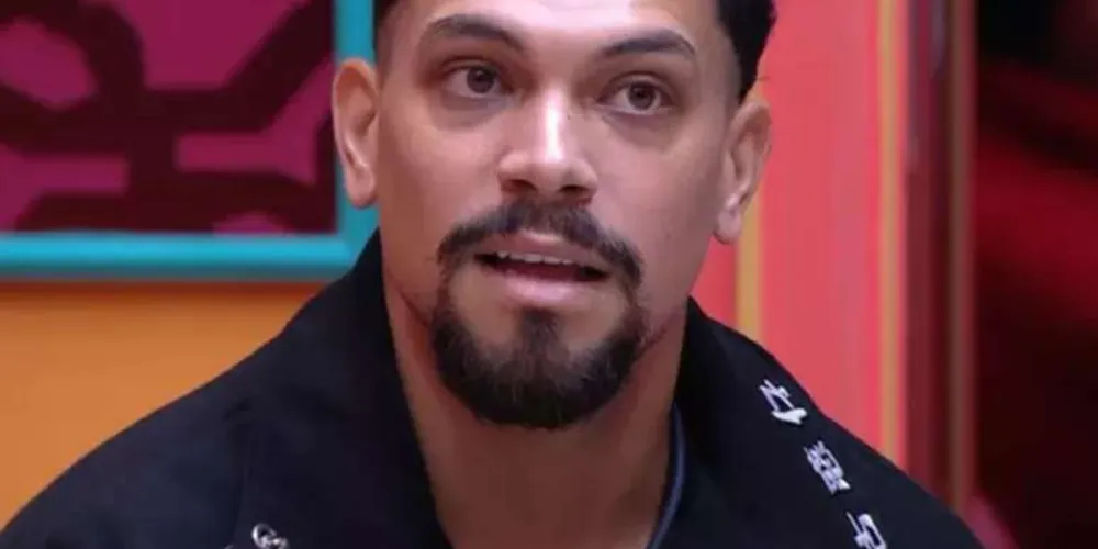 Brother se retirou enquanto a líder se apresentava durante a festa