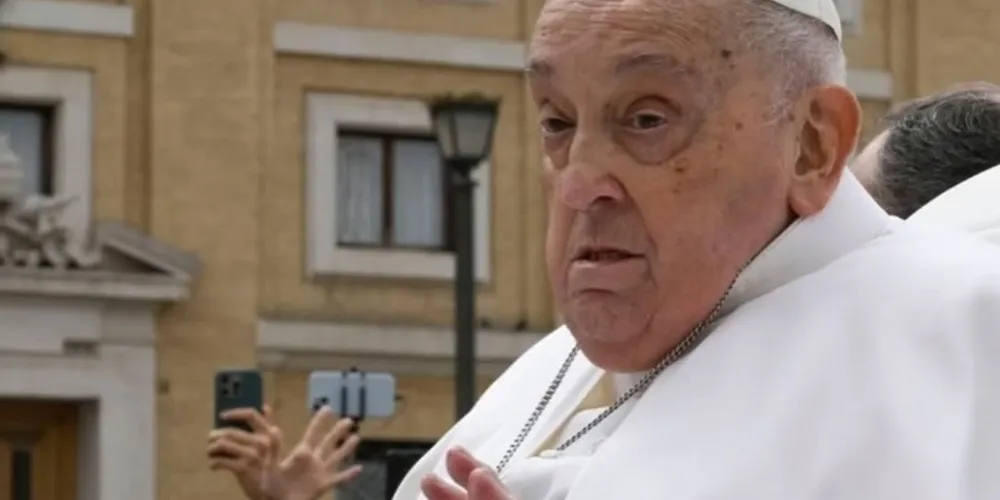 O pontífice, de 88 anos, morreu em sua residência oficial na Casa Santa Marta, no Vaticano, em Roma