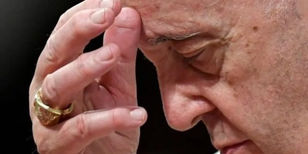 A nota afirma que o quadro do Papa Francisco está sobre controle