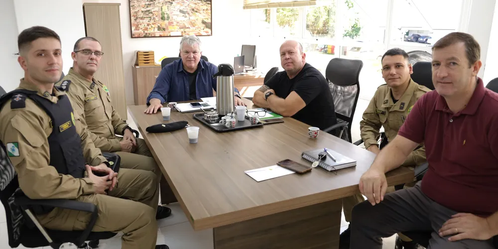 O encontro entre o prefeito e demais lideranças aconteceu nessa quinta-feira (20)