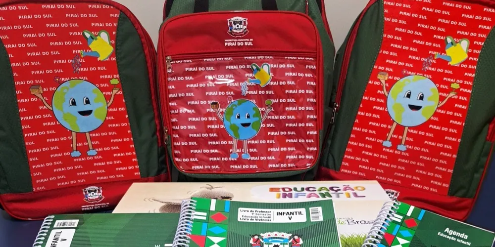 Foram entregues mochilas e materiais didáticos