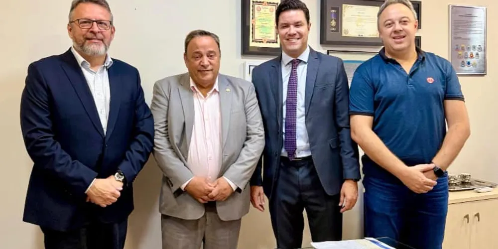 O parlamentar esteve debatendo projetos com as lideranças