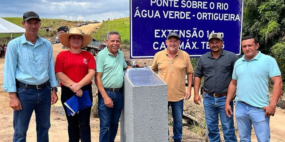 O prefeito Ary Mattos esteve presente durante a entrega da nova ponte.