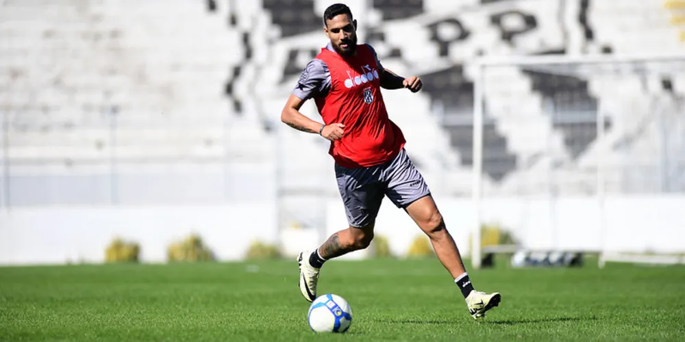 Nilson Júnior, novo reforço do Fantasma, treinando pela Ponte Preta