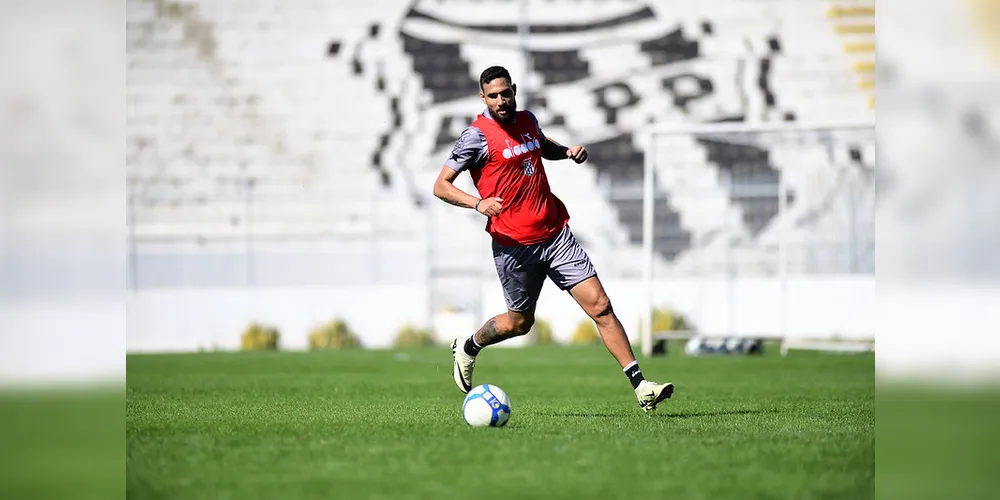 Nilson Júnior, novo reforço do Fantasma, treinando pela Ponte Preta