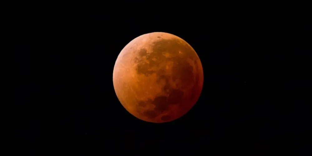 Durante o período, a Terra vai se alinhar perfeitamente entre o Sol e a Lua