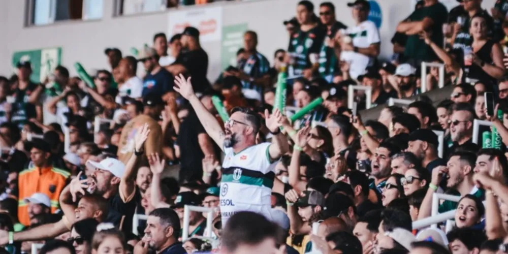 A torcida visitante esgotou os ingressos