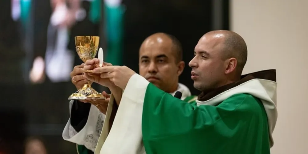 Com mais de 7 milhões de seguidores no Instagram, Frei Gilson se tornou uma das principais vozes religiosas do país