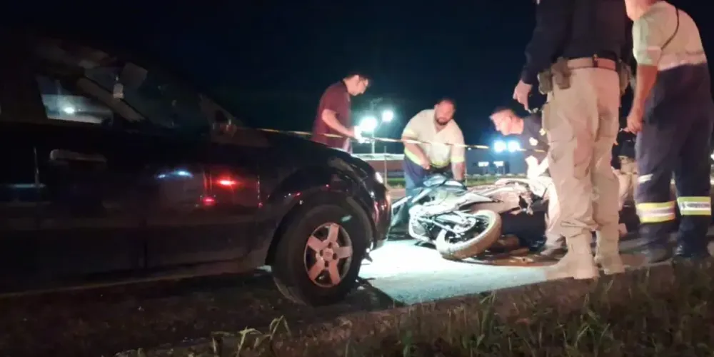 O piloto da moto morreu no local do acidente, no km 66 da BR-277