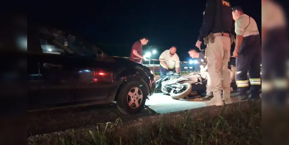 O piloto da moto morreu no local do acidente, no km 66 da BR-277