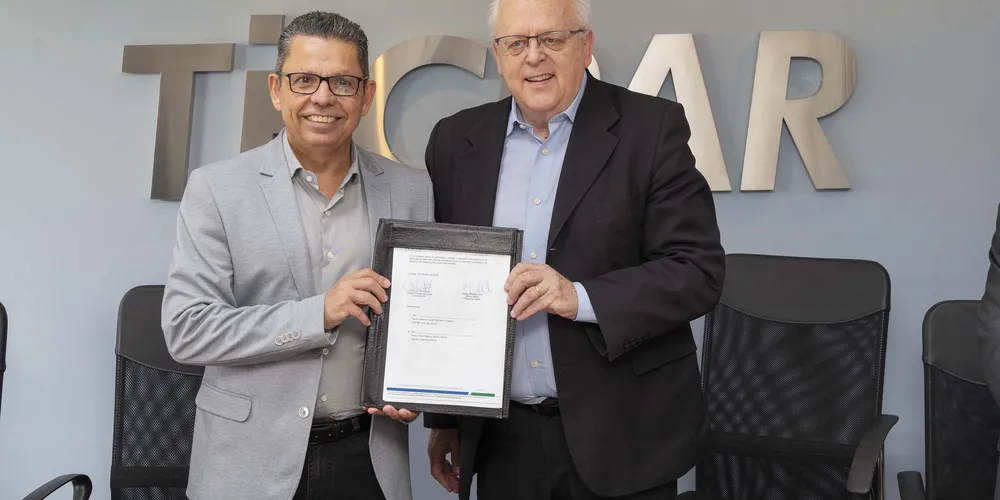 Maquete e pedras antigas da região de São Mateus do Sul que serão doadas para a UEPG do Tecpar.
Foto: Hedeson Alves/TECPAR
Maquete e pedras antigas da região de São Mateus do Sul que serão doadas para a UEPG do Tecpar.
Foto: Hedeson Alves/TECPAR
Maquete e pedras antigas da região de São Mateus do Sul que serão doadas para a UEPG do Tecpar.
Foto: Hedeson Alves/TECPAR
Maquete e pedras antigas da região de São Mateus do Sul que serão doadas para a UEPG do Tecpar.
Foto: Hedeson Alves/TECPAR
Diretor-Presidente do Tecpar Celso Kloss, recebe o reitor da UEPG Miguel Sanches Neto para assinatura de convênio no TECPAR