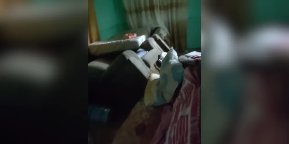 Nas imagens, é possível ver o estado em que ficou a residência