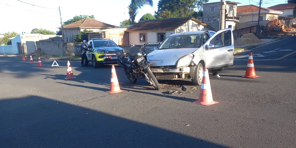 Acidente ocorreu em um cruzamento entre duas ruas