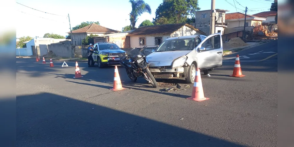 Acidente ocorreu em um cruzamento entre duas ruas